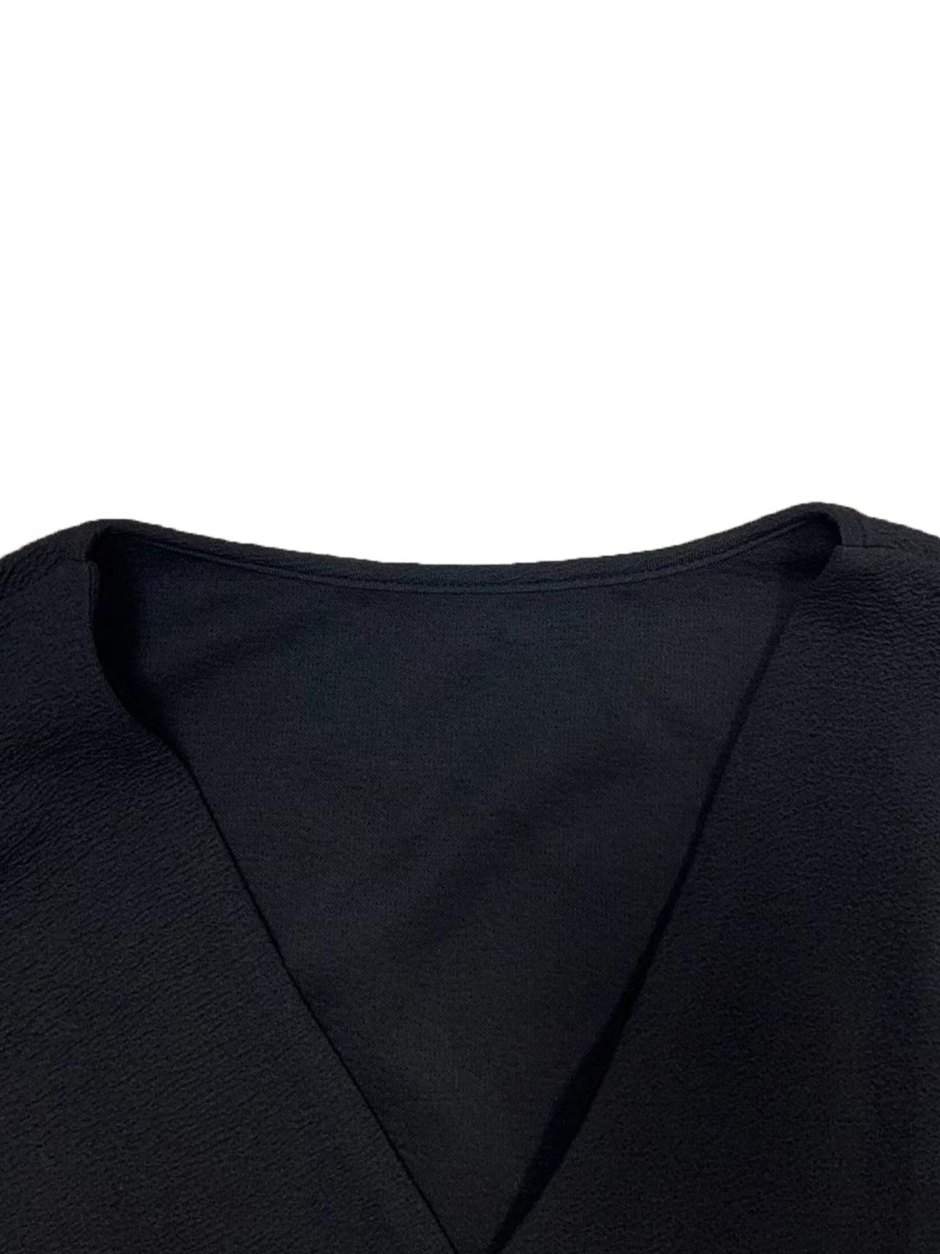 Plus Size Solid Color Vneck Vest, Minimalist Fitted Vest, Casual Basic Fitted Sleeveless Outerwear for Daily Wear, Women's Plus Clothing for All Seasons, Black Button Front Vest, Blazer Vest, Casual Comfy Vest