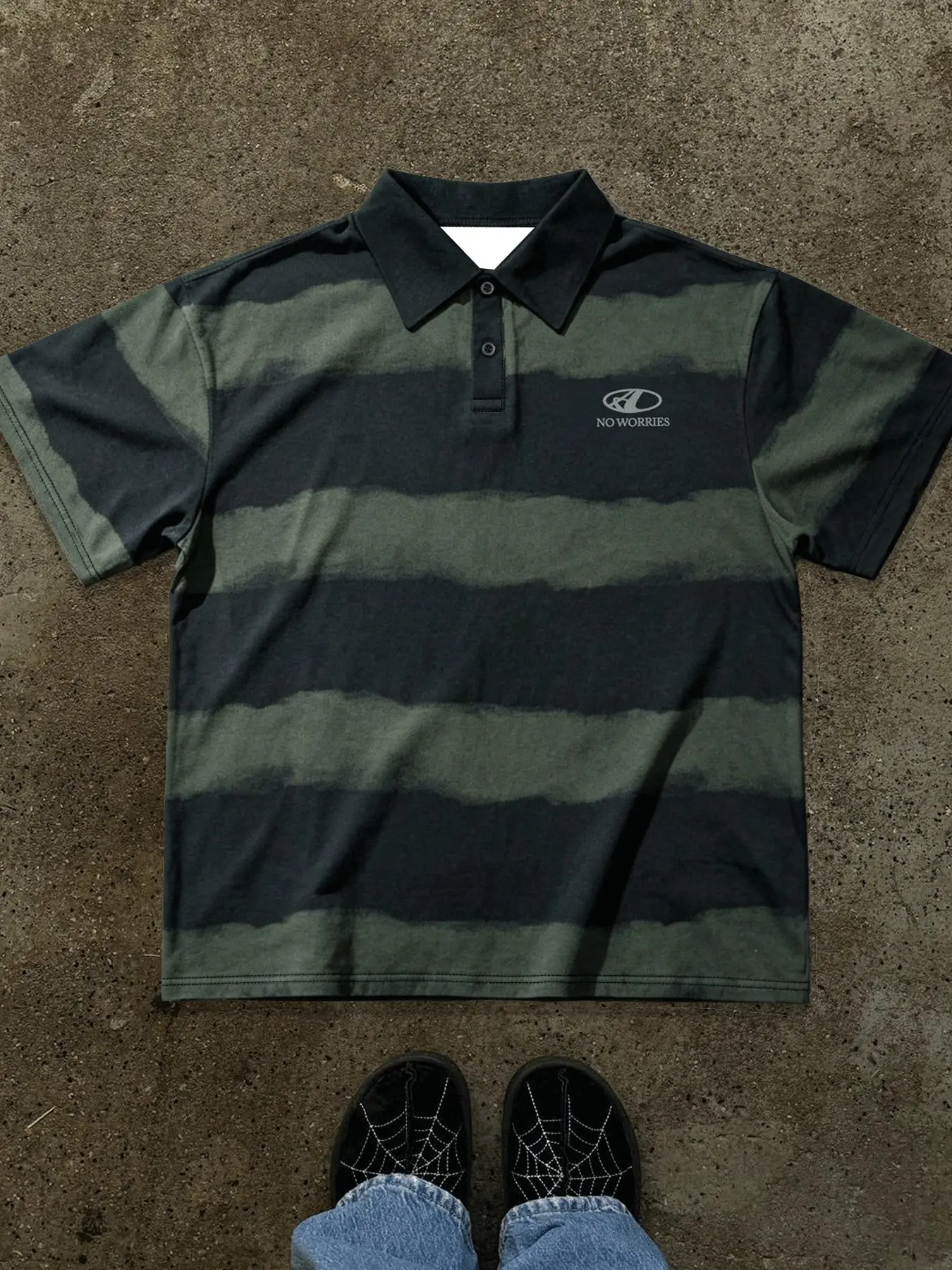 Men's Dark Green Gradient Striped Cropped Short Sleeve Polo Shirt, Small "NO WORRIES" Oval Logo Embroidery Vintage Washed Loose Boxy Casual Y2K Streetwear Collared Top for Men