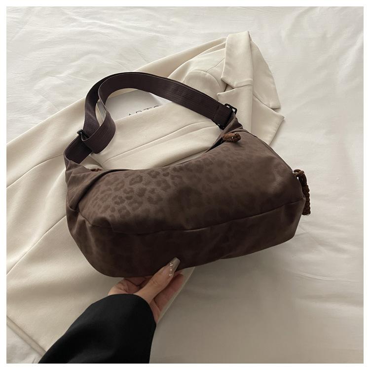 Fashion Leopard Print Crossbody Bag New Chain Fashionable and Versatile Shoulder Bag for Women Casual and Simple Commuting Bag