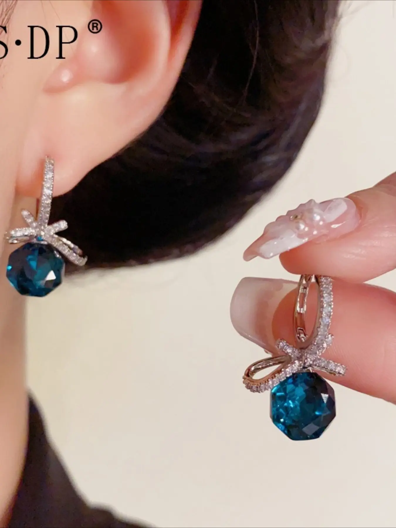 French light luxury versatile super flash diamond-encrusted bow square diamond ear buckle exquisite simple personality high-end earrings