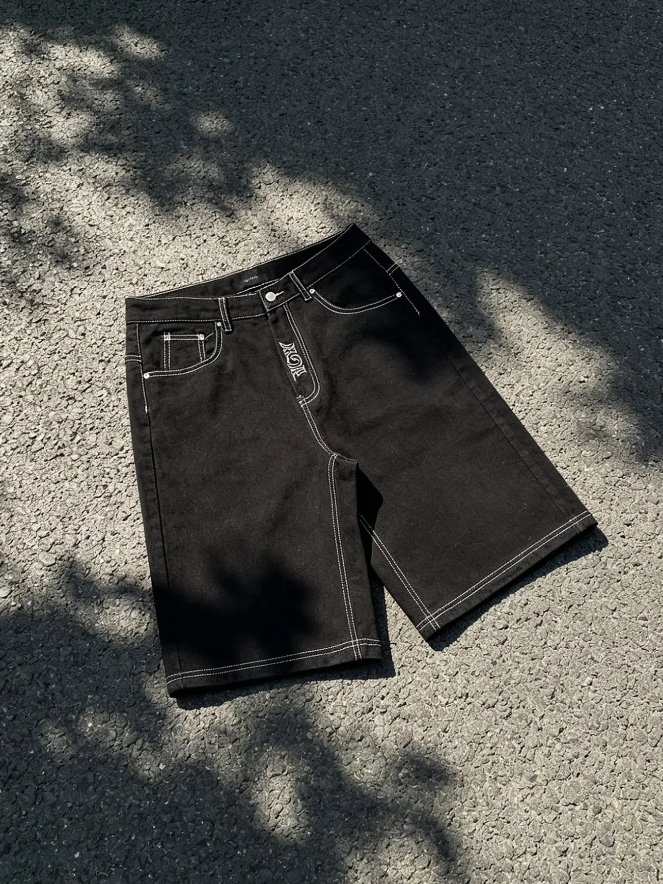Men's American Style Classic Denim Five-Quarter Shorts, High Street Skull Embroidered Wide Leg Six-Quarter Pants, Retro Gothic Street Loose Boarding Shorts, Pocket
