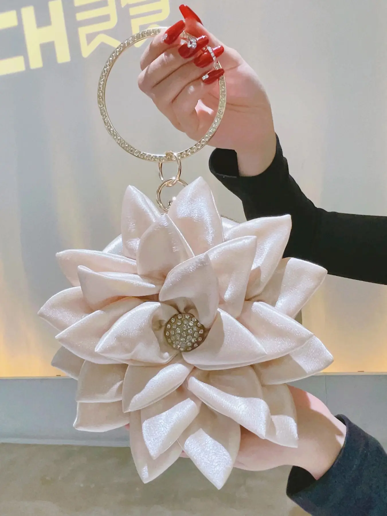 Elegant Peach Box Clutch Bag, Romantic Floral Design with Rhinestones, Perfect for Weddings, Parties, Dates, Bridesmaid Gifts