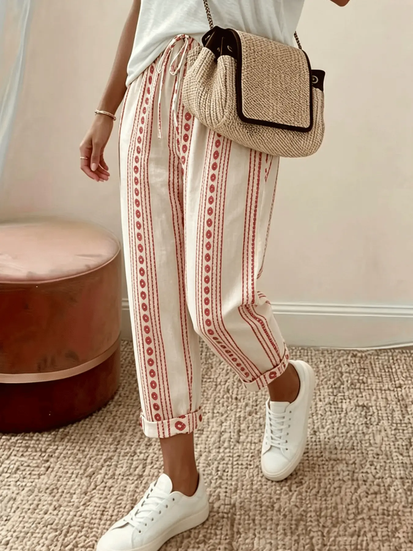 A fashionable women's slim elastic waistband casual pants with rolled cuffs that can be used with various tops, suitable for commuting to work, shopping, outdoor activities, indoor and outdoor wear All Seasons Trousers