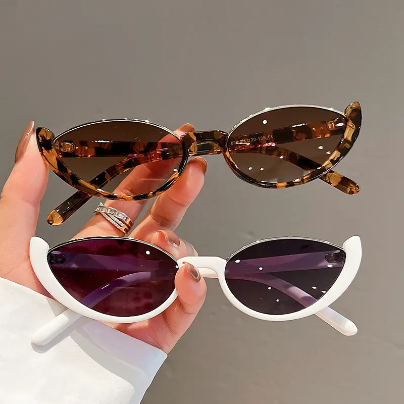 Effortless Rhinestone Embedded Thick Frame Oval Sunglasses Face Slimming UV Protection Lightweight Vintage Eyewear Summer Party