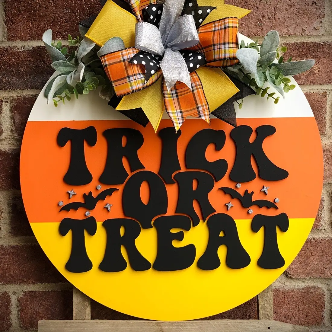 3D Door Hanging Decoration Trick or Treat Sign with Candy corn colors Outdoor Indoor Hanging No Electricity Needed Round Wooden Door Decor for Porch, Front Door Spooky Halloween Party Decoration, Decorative Ornaments