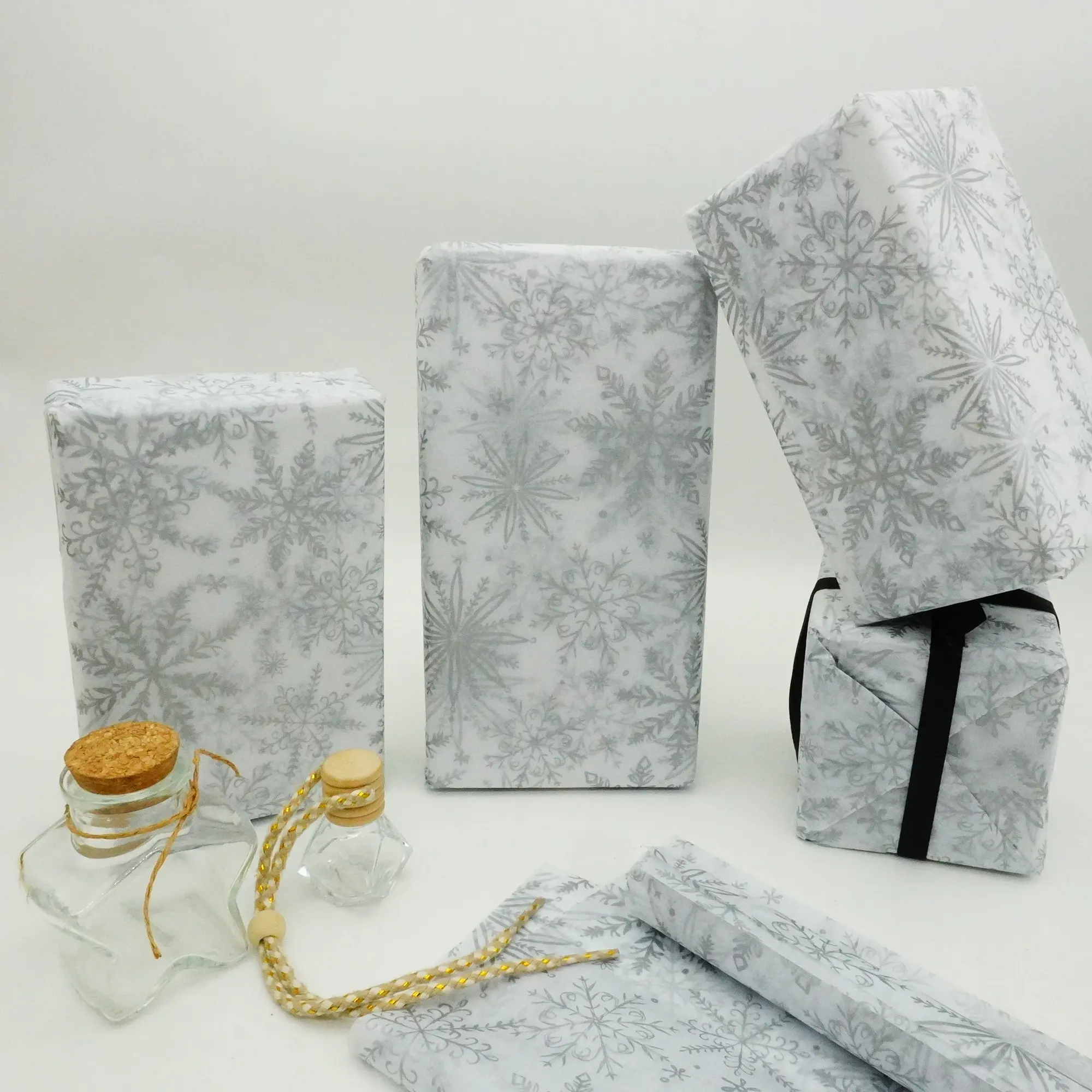 Silver large snowflake pattern gift wrapping paper, floral arrangement supplies, gift bag tissue paper, flower packaging paper, suitable for Thanksgiving, Halloween, Christmas party and any occasion decorations