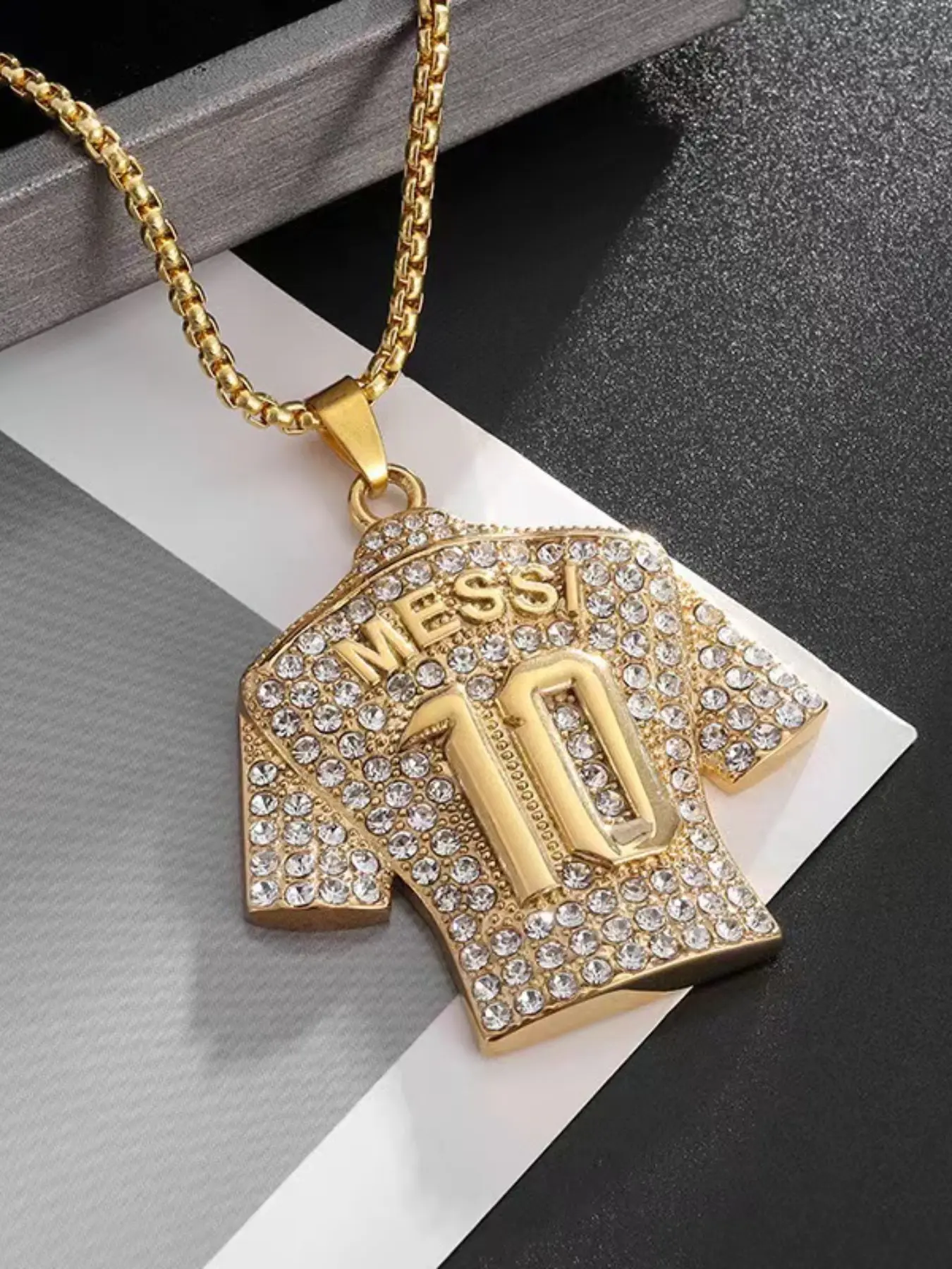 New Hip Hop Jewelry Rhinestone Football Messi 10 Jersey Pendant Necklace, Stylish Accessory for Sports Fans, Unique Gift Idea