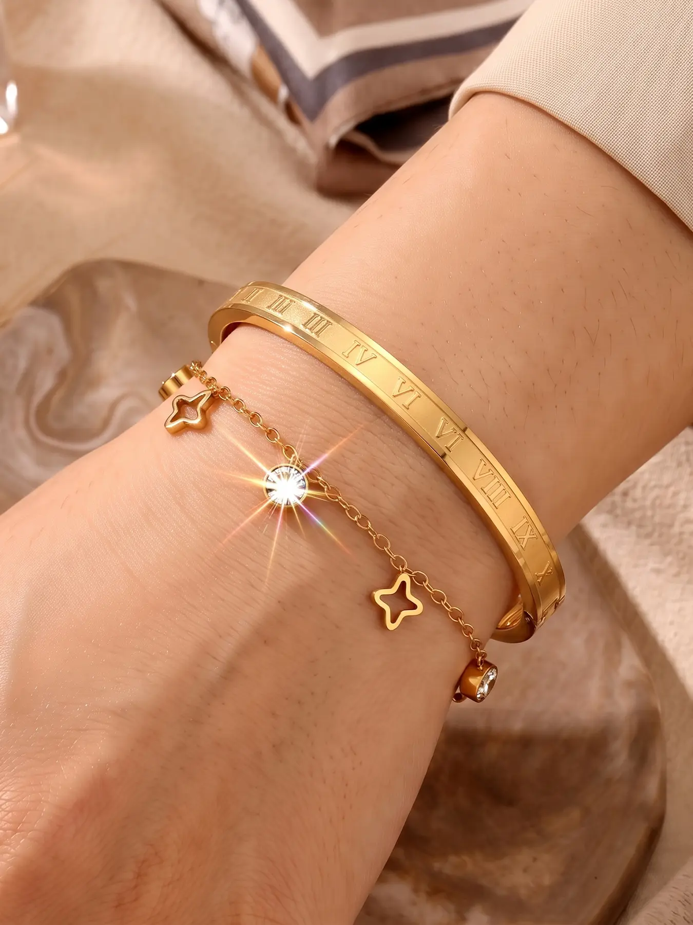 2pcs Classic Retro Light Luxury Style Set, Solid Color Gilded Gold Surface with Classic Roman Engraving, Low profile and Durable, Not Dazzling. The slim bracelet body fits the wrist decoration lines, minimalist and versatile