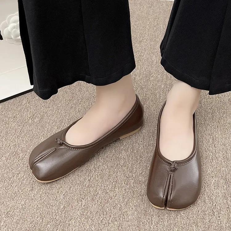 Retro Split Toe Horseshoe Flats 2026 New Arrival Women Casual Ballet Shoes Black Silver Red Brown