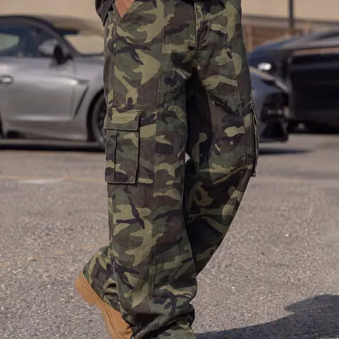 Men's Straight-Leg Camo Cargo Jeans Pants, Non-Stretch Denim with Utility Pockets, Size Up for a Looser Fit, Spring and Fall Casual Streetwear