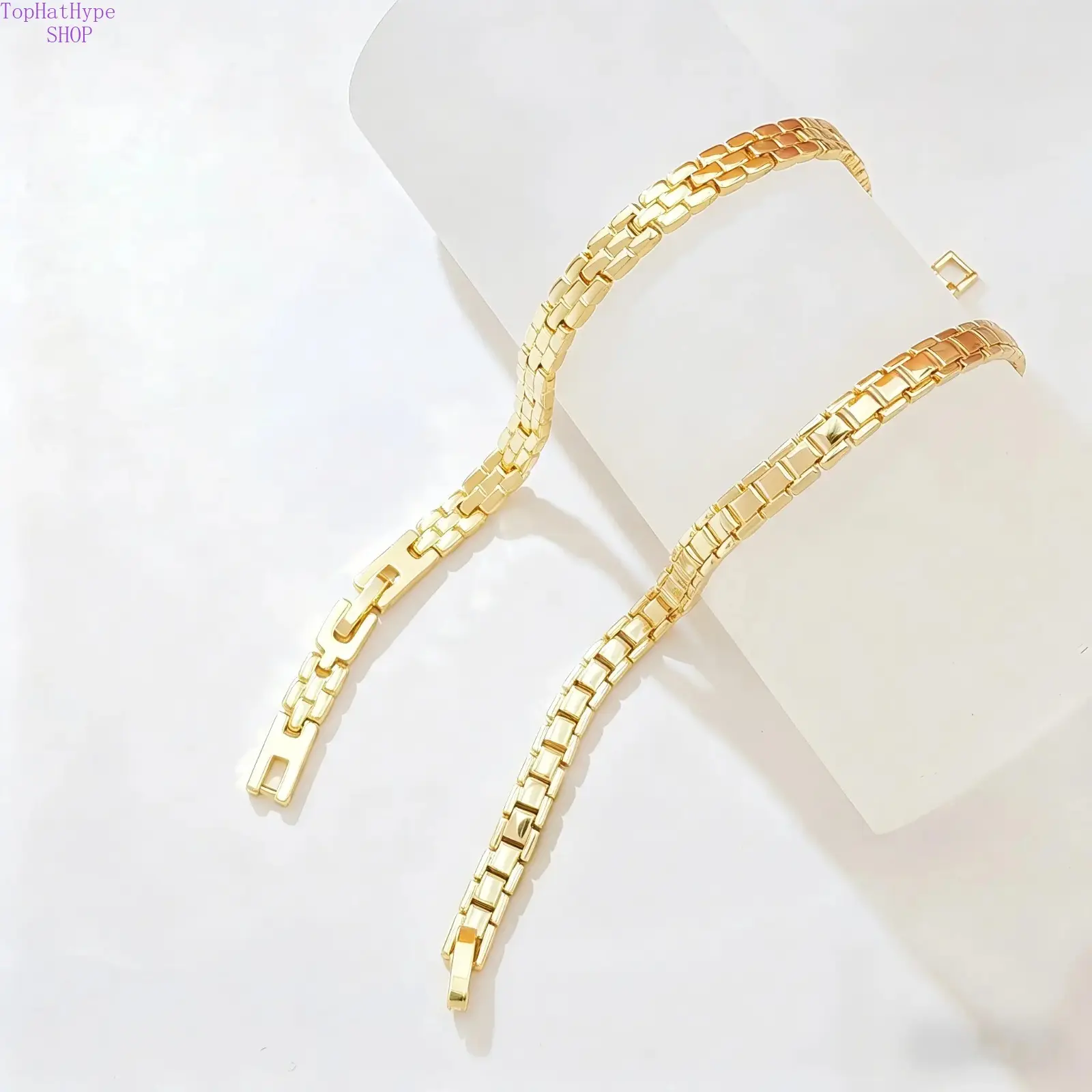 1PC Women's 14K Gold Plated Paperclip Chain Bracelet, Dainty Rectangular Link Bracelet, Minimalist Shiny Gold Chain Bracelet for Everyday Wear