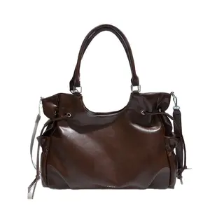 Superstar with the same ins super fire shoulder bag women's new European and American style handbag large capacity versatile messenger bag.