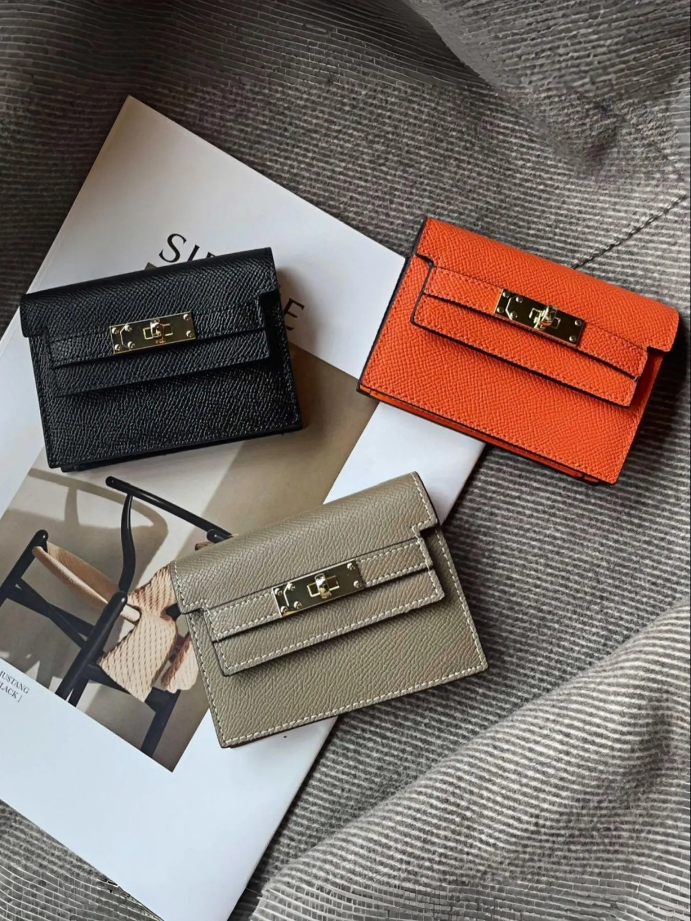 Fashionable Leather Card Holder for Women, Large Capacity, Anti-Magnetic, Multiple Slots, Elegant Design, High-End Wallet