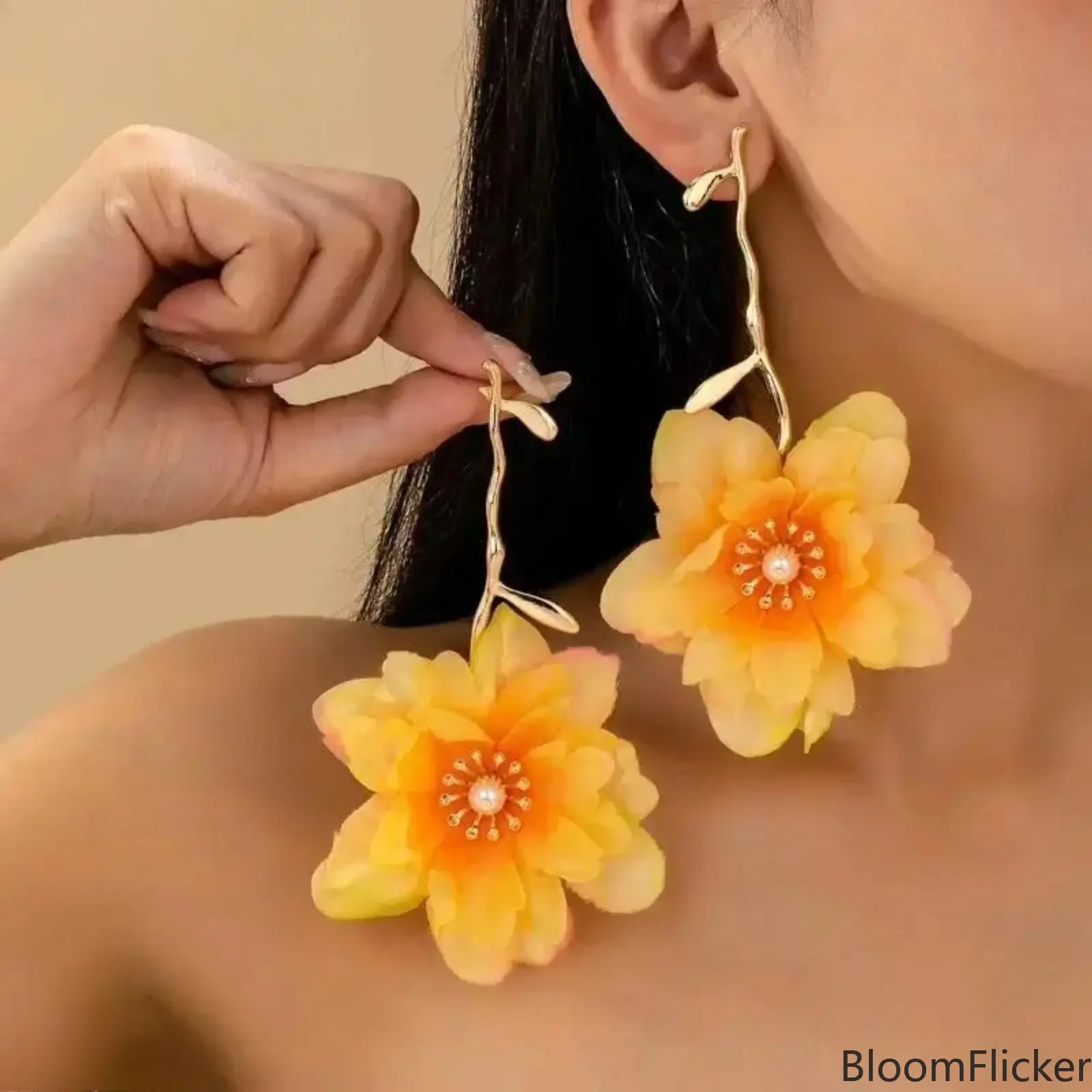 Trendy Gradient Inlaid Irregular Floral Drop Earrings For Women, Vibrant Unique Statement Flower Dangle Jewelry, Lightweight Eye-Catching Boho Accessory Perfect For Summer Beach Vacations, Night Parties & Daily Casual Outfits