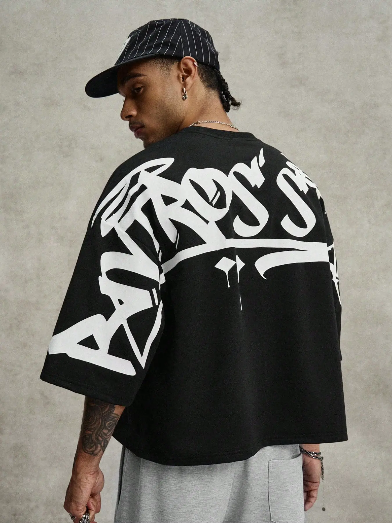 90s Old School Urban Graffiti Streetwear Men Oversized Boxy Cropped Tee Big Drip Tag Font Full Back Graphic Print Loose Drop Shoulder Short Sleeve Crew Neck Soft Breathable Cotton Blend Casual T-Shirt, Tops For Rapper Stage Skater Boys Summer Street Style