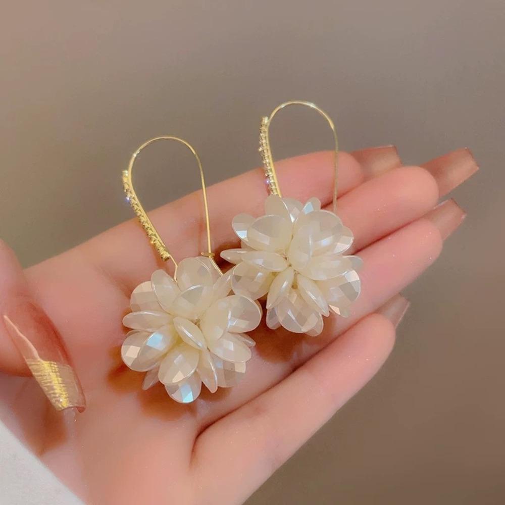 Women's French Retro Diamond Pearl Cluster Flower Earrings, Elegant High-End Light Luxury Versatile Dangle Earrings
