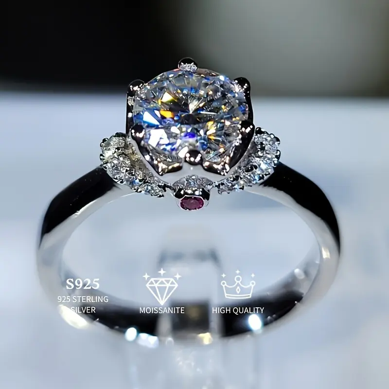 1-Carat Round-Cut Moissanite Ring – Stylish, Unique Vintage-Style Sterling Silver Ring; Synthetic Gemstone Ring Suitable for Weddings, Promises, Engagements, Anniversaries, and Birthdays; Great for Teens