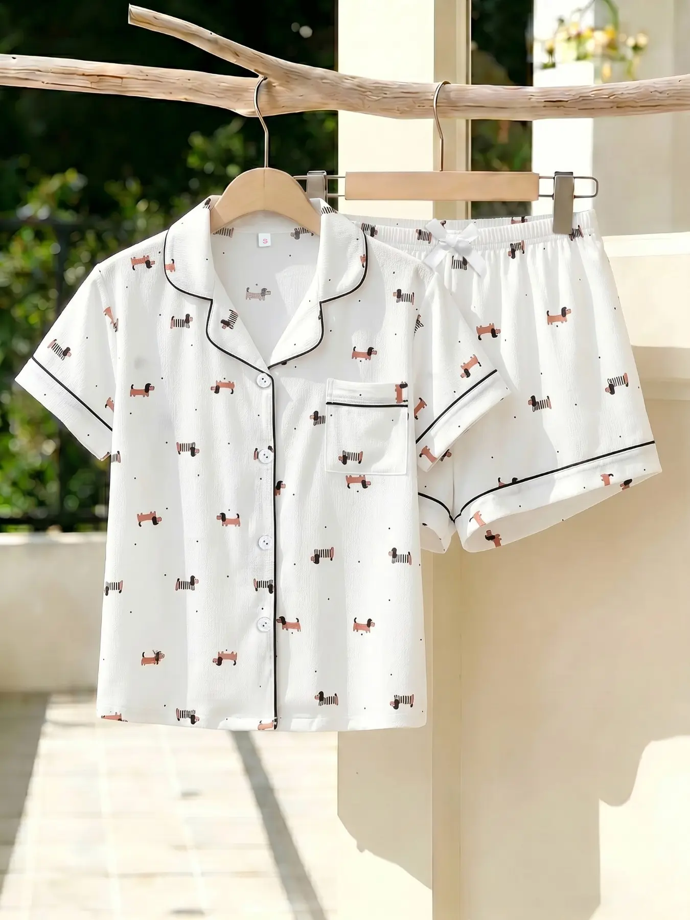 Background Polka Dot Pug Print Pajama Set, Casual Loose-Fit Short Sleeve Sleepwear, Breathable Home Wear for All Seasons