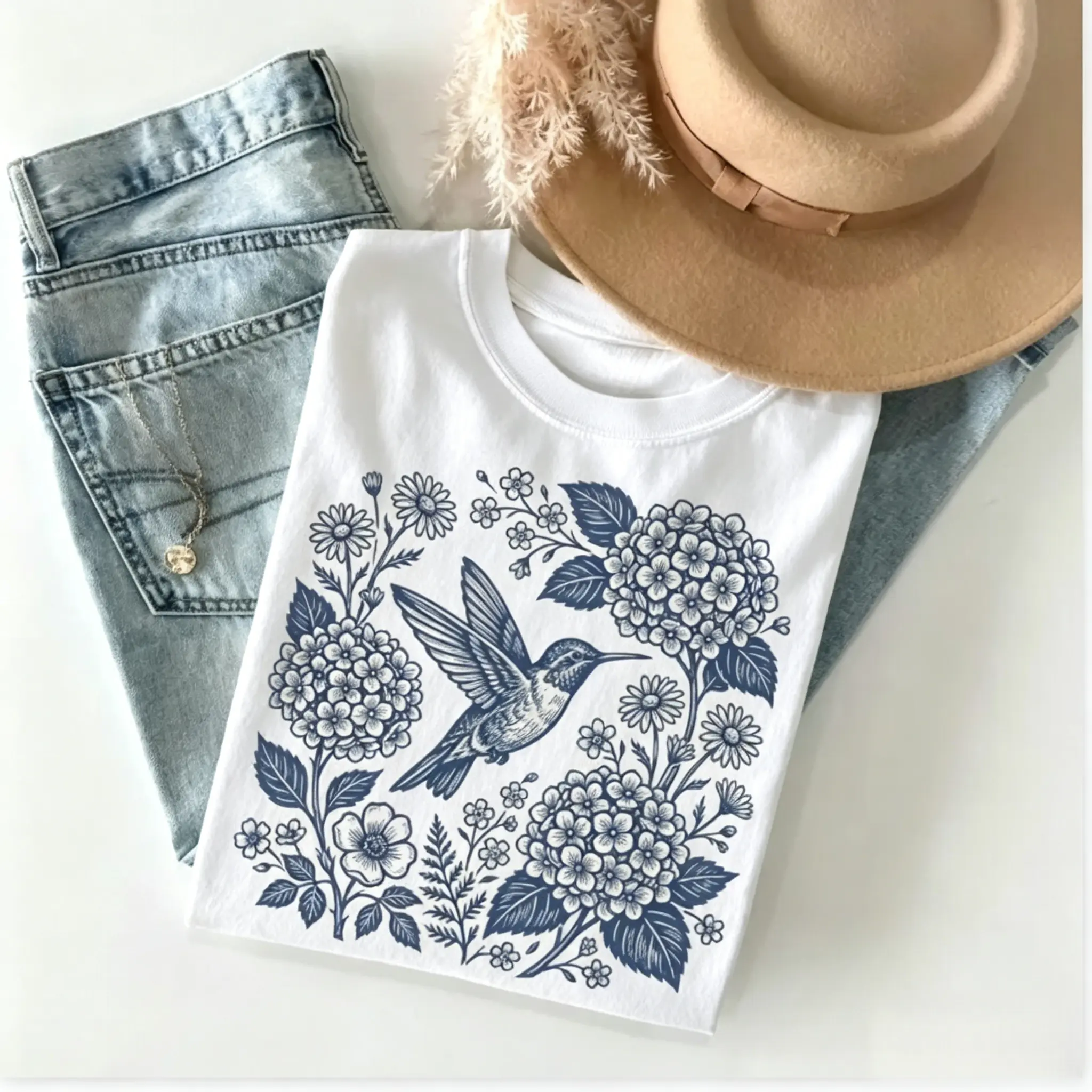 Women's Casual Short-Sleeve Round Neck Hummingbird Wildflower Vintage Botanical Cottagecore Garden Sports Top, Nature-Inspired Gift for Outdoor Enthusiasts