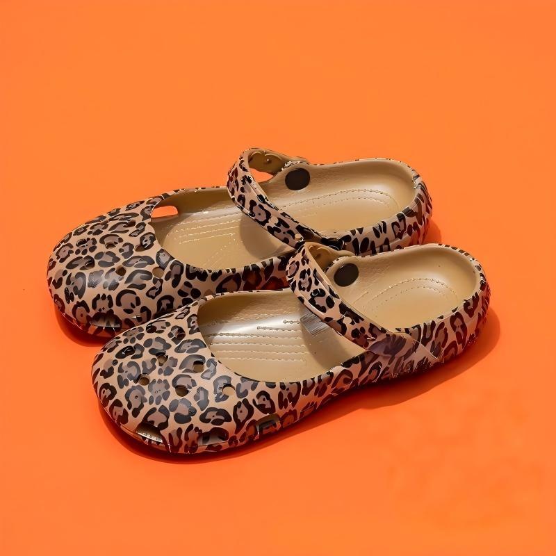 Women’s Leopard Print Clog Sandals – Lightweight Slip-On Comfort Shoes, Casual Summer Flats for Everyday Wear, Trendy Garden & Beach Footwear