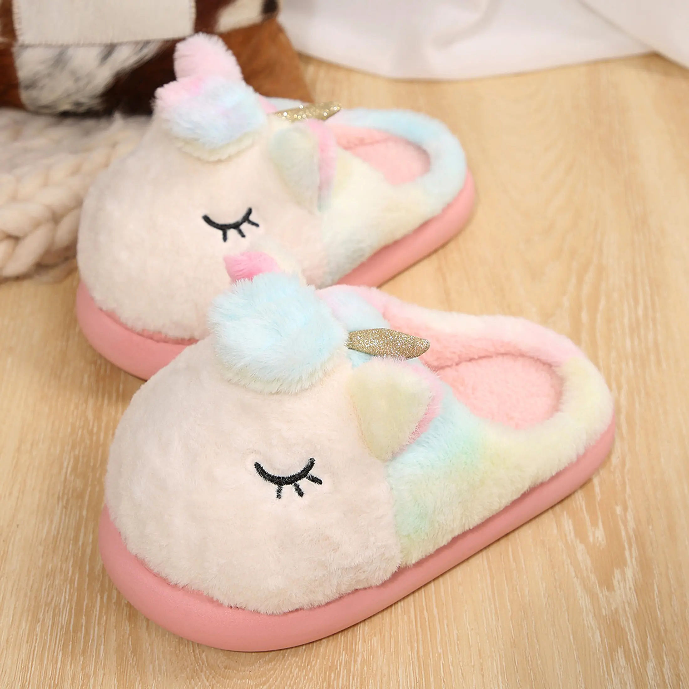 Women's Animal Slippers Cute Unicorn House Slippers Soft Fuzzy Warm Comfortable Bedroom Shoes for Indoor Outdoor
