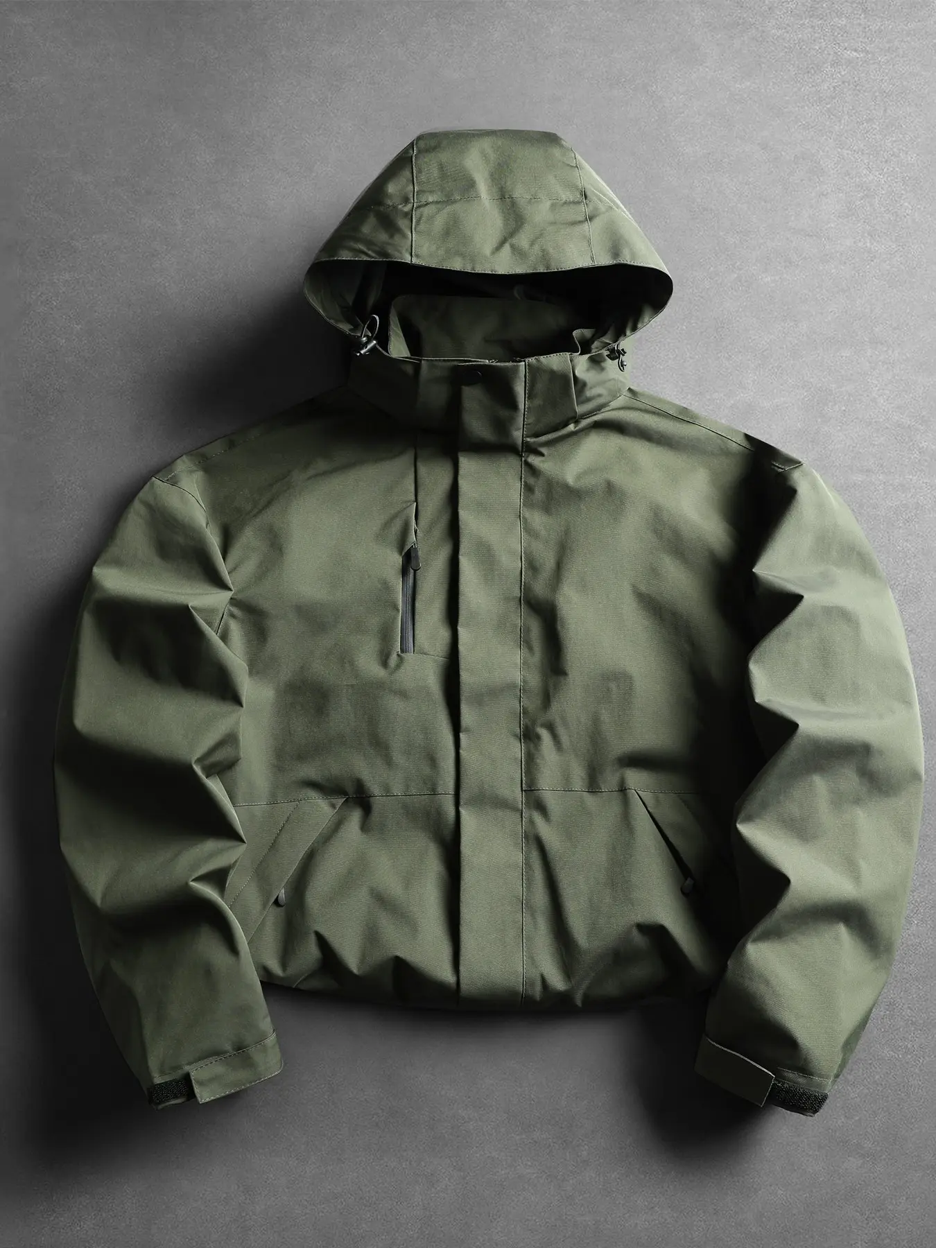 Autumn and winter thin loose jacket, men's detachable hooded jacket, lightweight outdoor hiking jacket, multi zipper pocket casual workwear tactical top, windproof and waterproof assault jacket