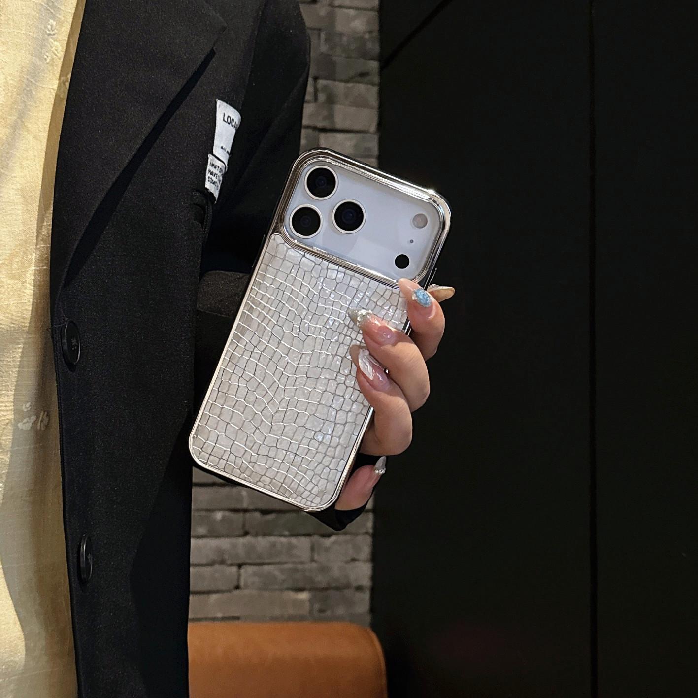 Premium Glossy Crocodile Patterned Electroplated Smartphone Case for IPhone 17 17air 16 15 Shockproof Cover