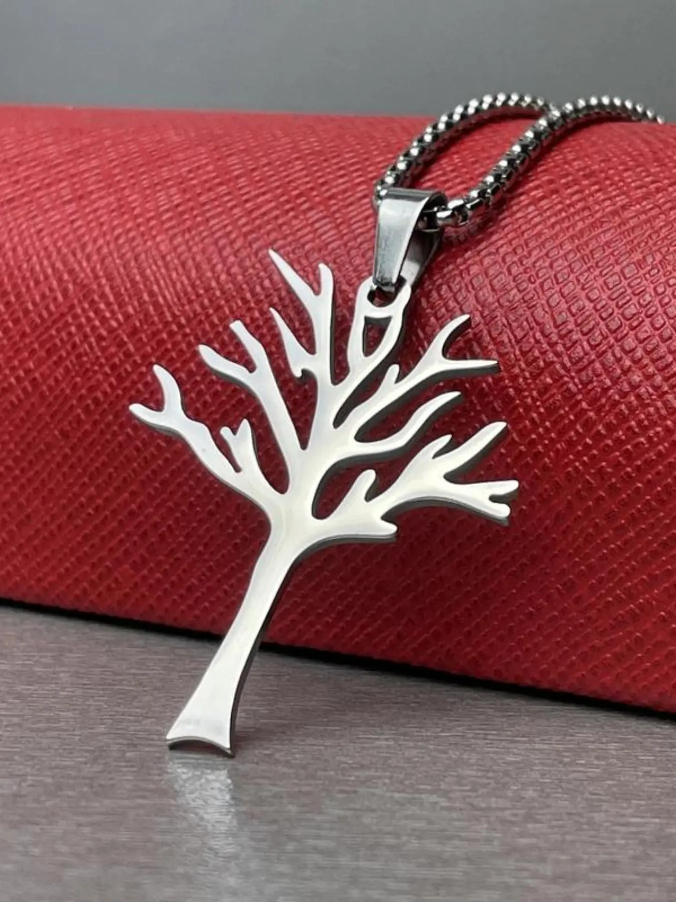 Life Tree Necklace, Stainless Steel Unisex Jewelry, Modern Chain Pendant, Perfect Gift for Christmas and Birthday