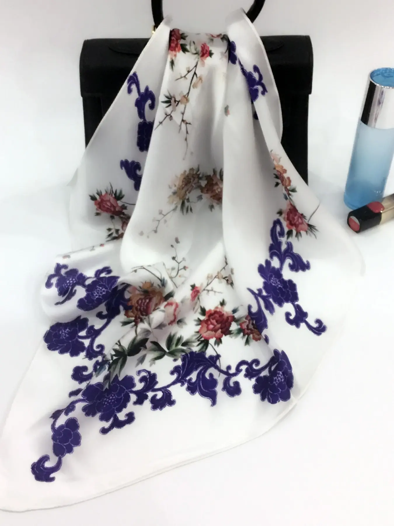 53cm*53cm Light Floral Silk Scarf, High-End Silk Neckwear, 100% Mulberry Silk, Soft and Breathable, All Seasons Fashion Accessory