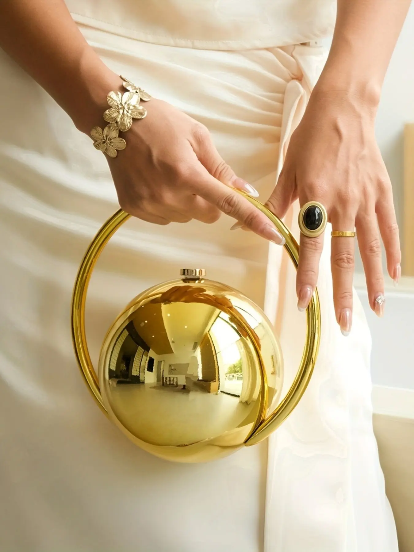 Luxurious Women's Party Handbag, Globe Design Solid Color Clutch, Golden Style Evening Handbags, Elegant Bags, Perfect for Dinner and Parties