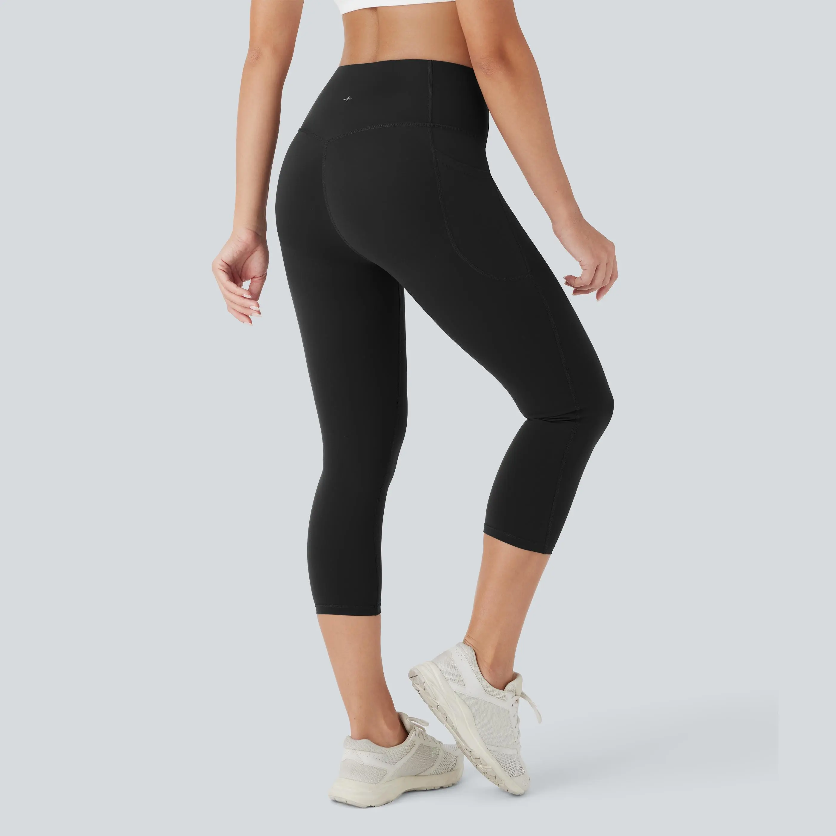 Halara UltraSculpt™ High Waisted Butt Lifting Tummy Control Pocket Shaping Capri Training Leggings