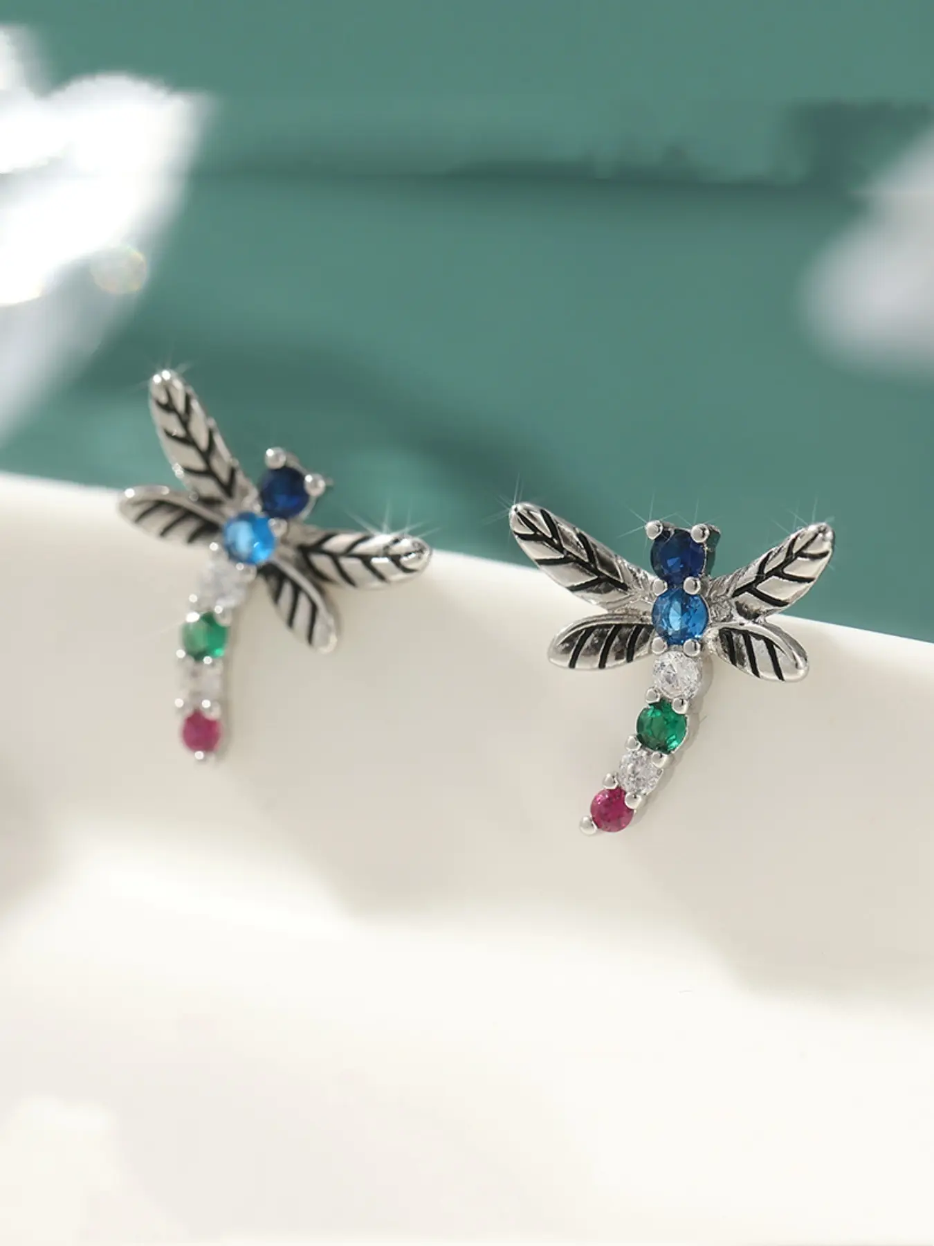 Fashionable and Cute Colored Synthetic Zircon Dragonfly Shaped Pendant Earrings, Women's Creative Animal Handmade Accessories Suitable for Travel and Vacation, Surprise Gifts for Friends