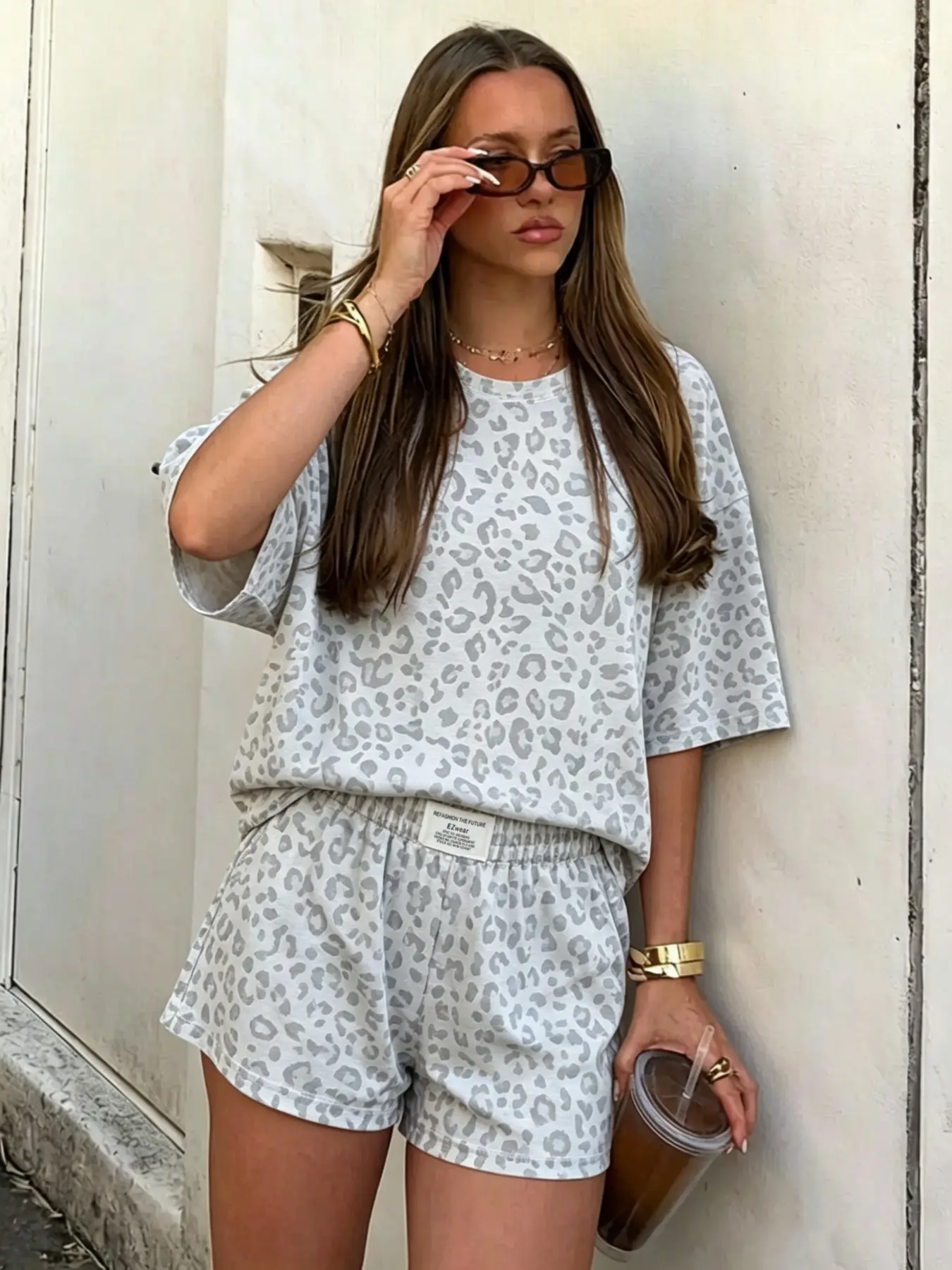 Vintage Millennial Sweet Cool Leopard Print Baggy Loose Fit Short Sleeve Top and Waist Label Wide Leg Shorts Set, Fashion Casual Sports, Women's Summer Set, Outfit