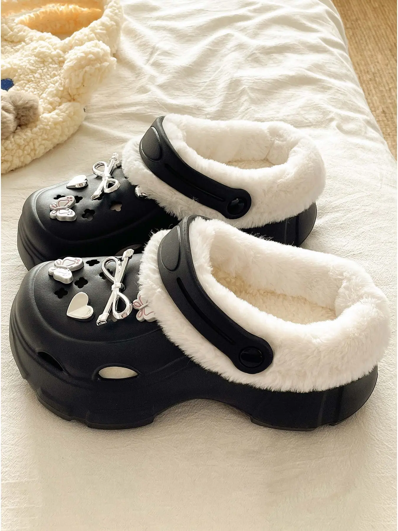 New Fall Winter Thick Sole Warm Fuzzy Holes Shoes, Heart Butterfly Knot DIY Fashion Women's Eva Soft Bottom Comfortable Outdoor Shoes Half Slippers