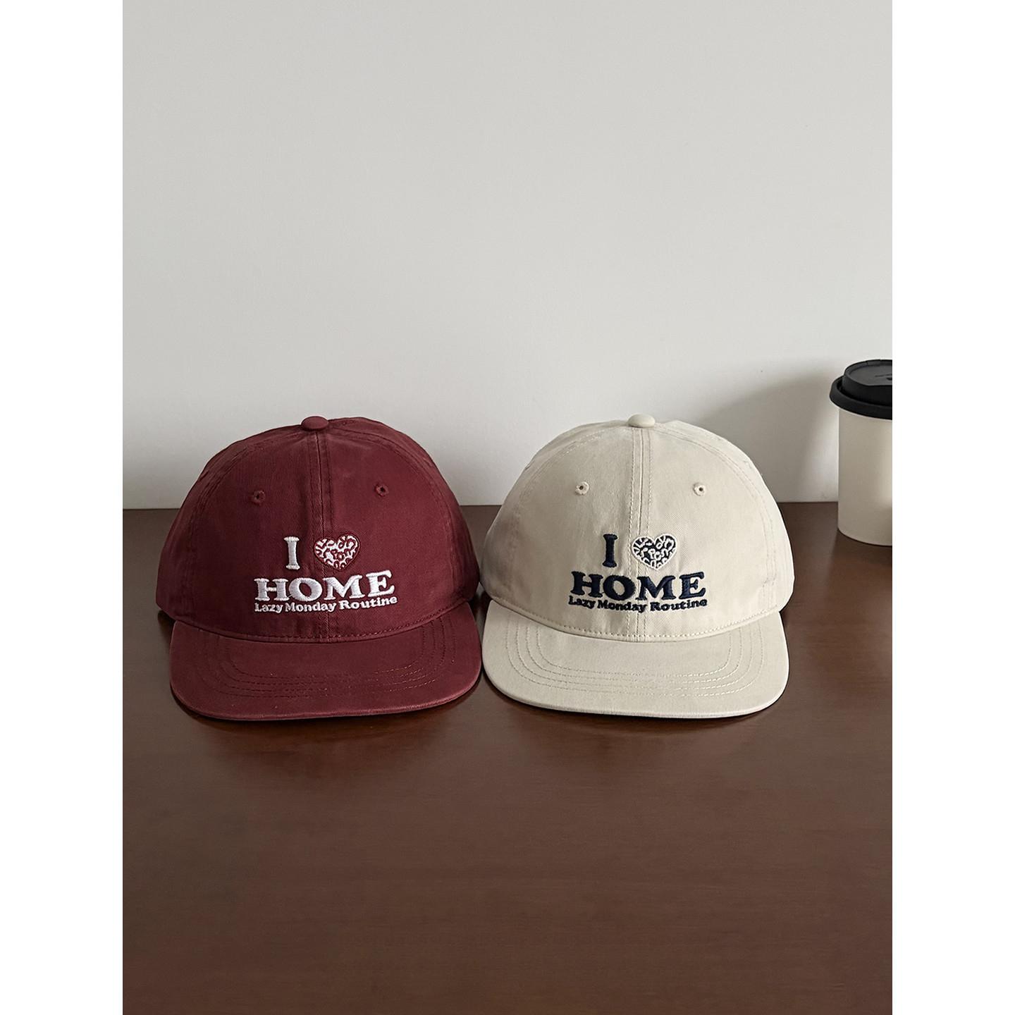 Unique flat-brim vintage letter-embroidered baseball cap for women, new spring street fashion hip-hop cap that makes the face look smaller