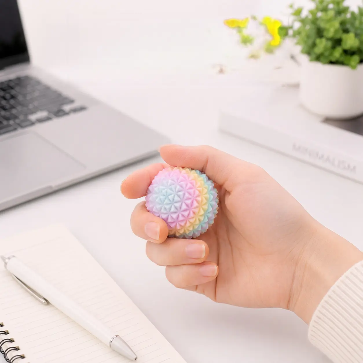 3D Printed Spiky Fidget Ball, Random Color Twisted Spiral Sensory Stress Relief Toy, Textured Massage Ball with Spike Design, Hand Therapy Desk Toy for Adults & Kids