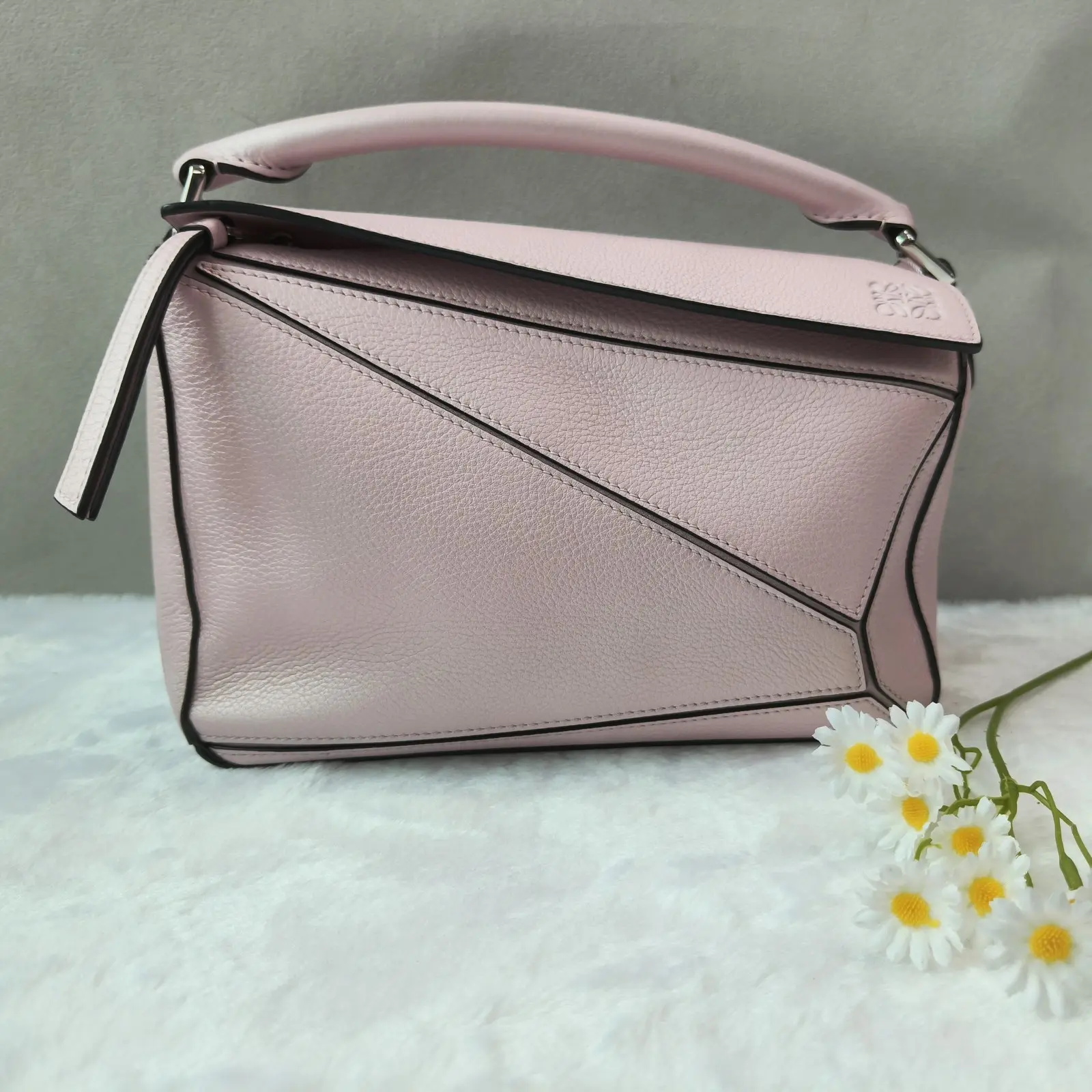 Pre-owned LOEWE Puzzle Top Handle Crossbody Bag Authentic, Style X540 26.06.03, Shoulder Crossbody, Zip Closure, Pre Loved Designer Bag