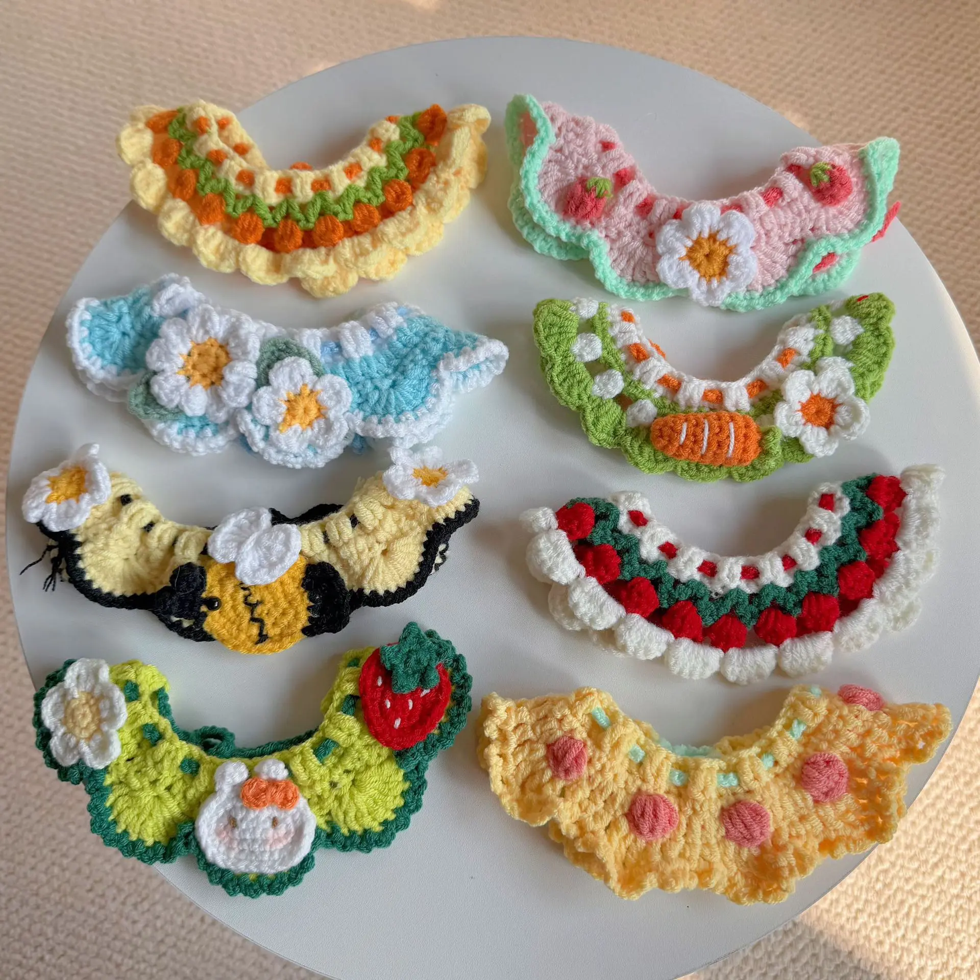 Chuntian Huahua Pet Wool Knitted Collar, Cat Bib, Bee Neckband, Dog Bib, Cute Outfit