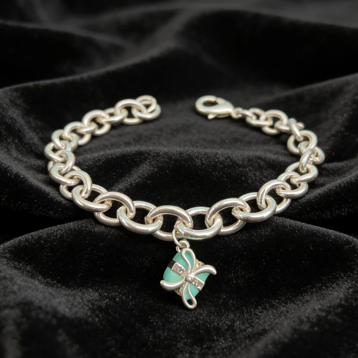 Luxury Silver Bracelet for Women Minimalist Gift Box Pendant Premium Figaro Chain