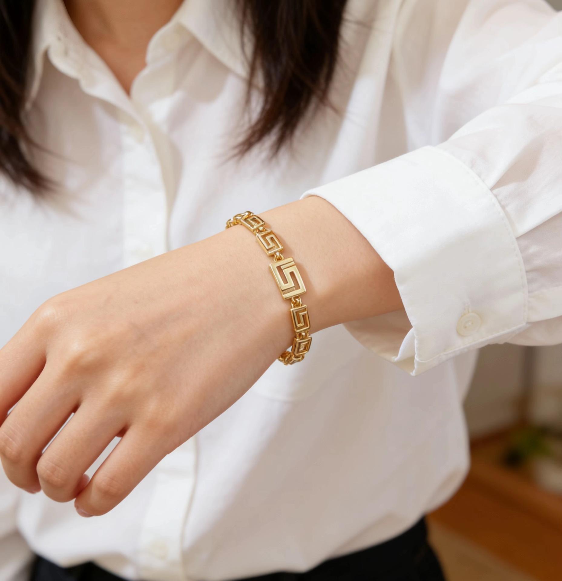 18K Gold Plated Chevron Geometric Link Bracelet for Women & Men, Vintage Retro Pattern Design, Minimalist Luxury Aesthetic Jewelry, Trendy Versatile for Daily Wear, Street Style & Parties