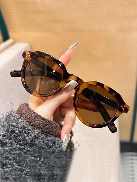 Classic Round Polarized Sunglasses for Men and Women, Retro Style Uv400 Lenses for Maximum Sun Protection, Lightweight Design for All-Day Comfort