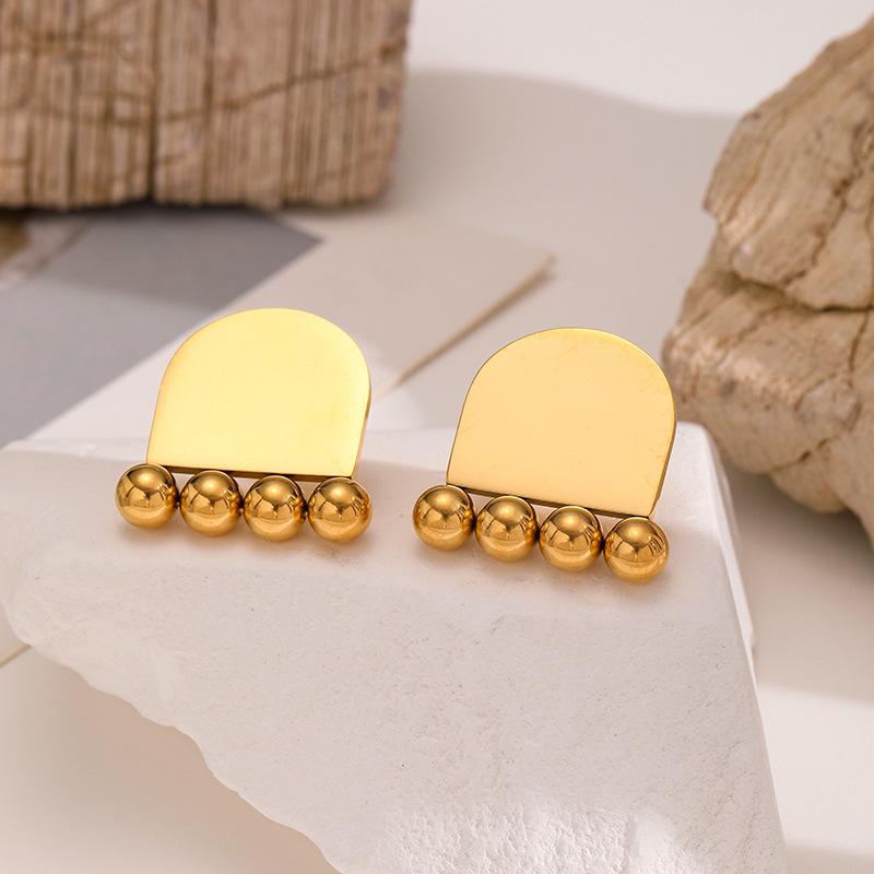 Geometric earrings for women, featuring a heart-shaped original design. These light luxury earrings are made from gold coins and titanium steel, and are suitable for everyday wear without easily fading in color.