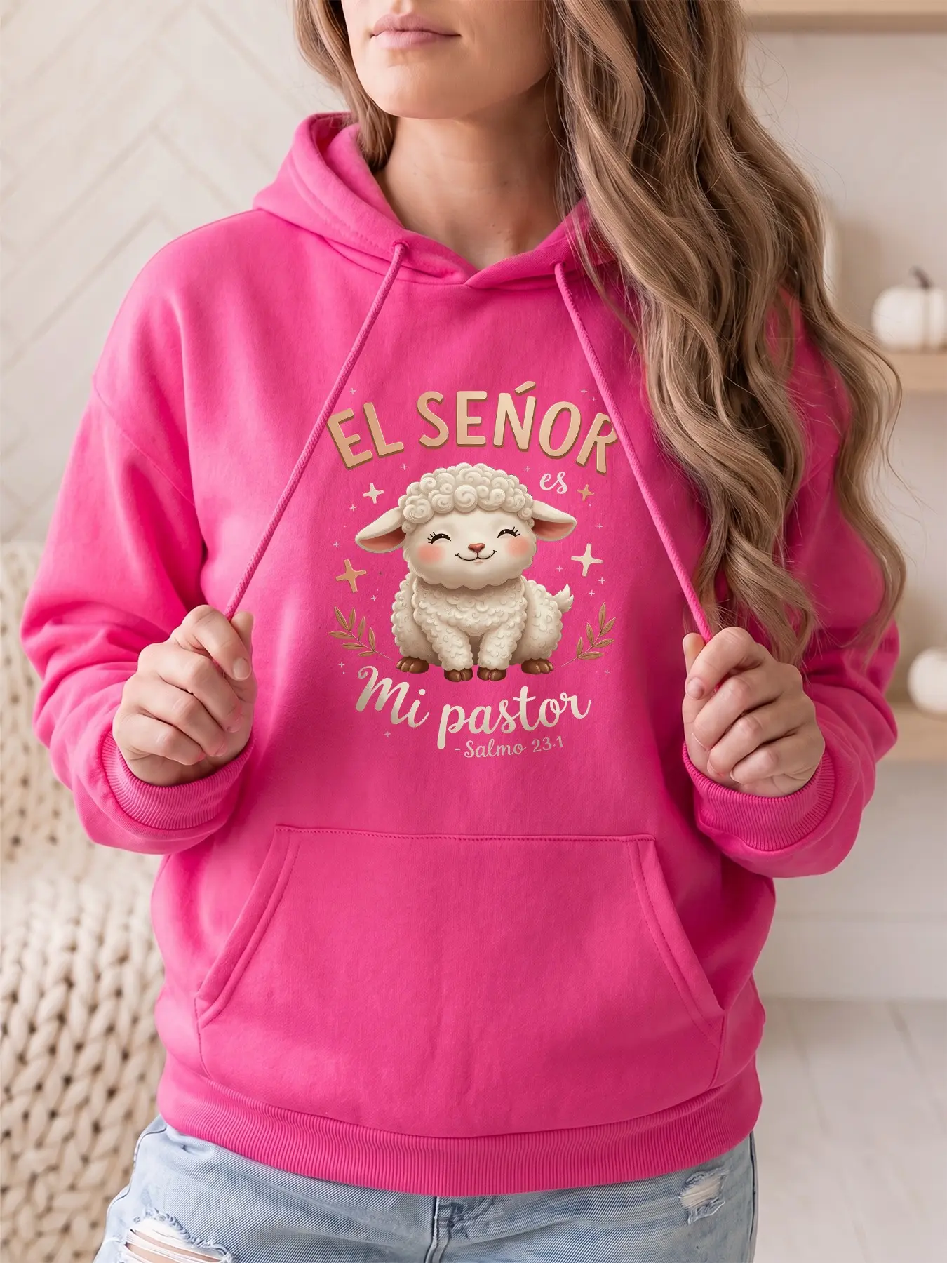 Women's fashionable t-shirt featuring cute animal baby sheep. EL SENOR MIPASTOR letter and pattern printed baggy pocket long-sleeved women's hoodie for sportswear, fall and winter seasons. Suitable for daily casual outings and party wear.