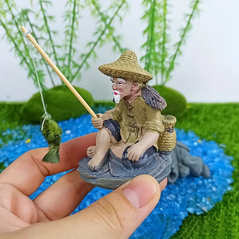 1pcs old man fishing small fish ornaments, large aquarium decorative resin character ornaments, random colors, large Jiang Taigong fishing decorations, old man fishing small fisherman scene props by the river, desktop decorations ornaments.