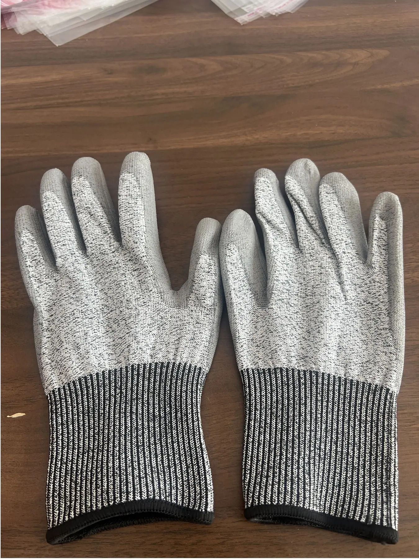 Hppe Cut-Resistant Gloves, Level 5 PU Coated Safety Work Gloves, High-Quality Anti-Cut Protection, Ce En Certified, Non-Slip