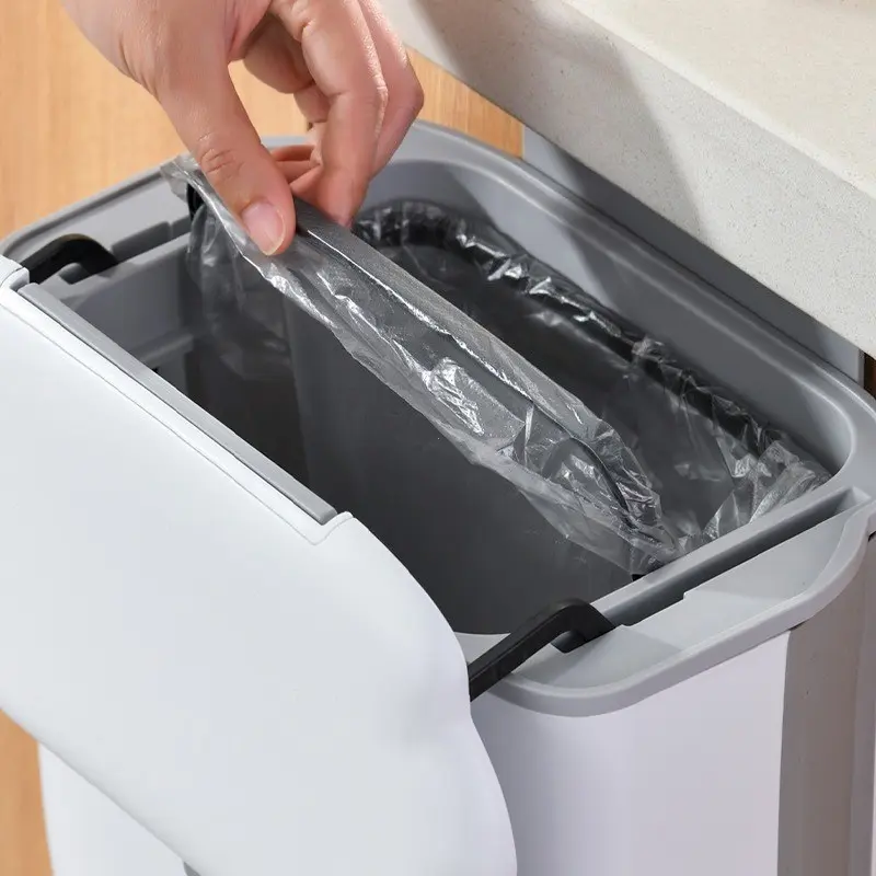 Wall-Mounted Trash Can with Lid, No-Drill Hanging Kitchen Bin, Space-Saving Cabinet Door Garbage Container, Suitable for Kitchen and Bathroom, Trashcan with Lid