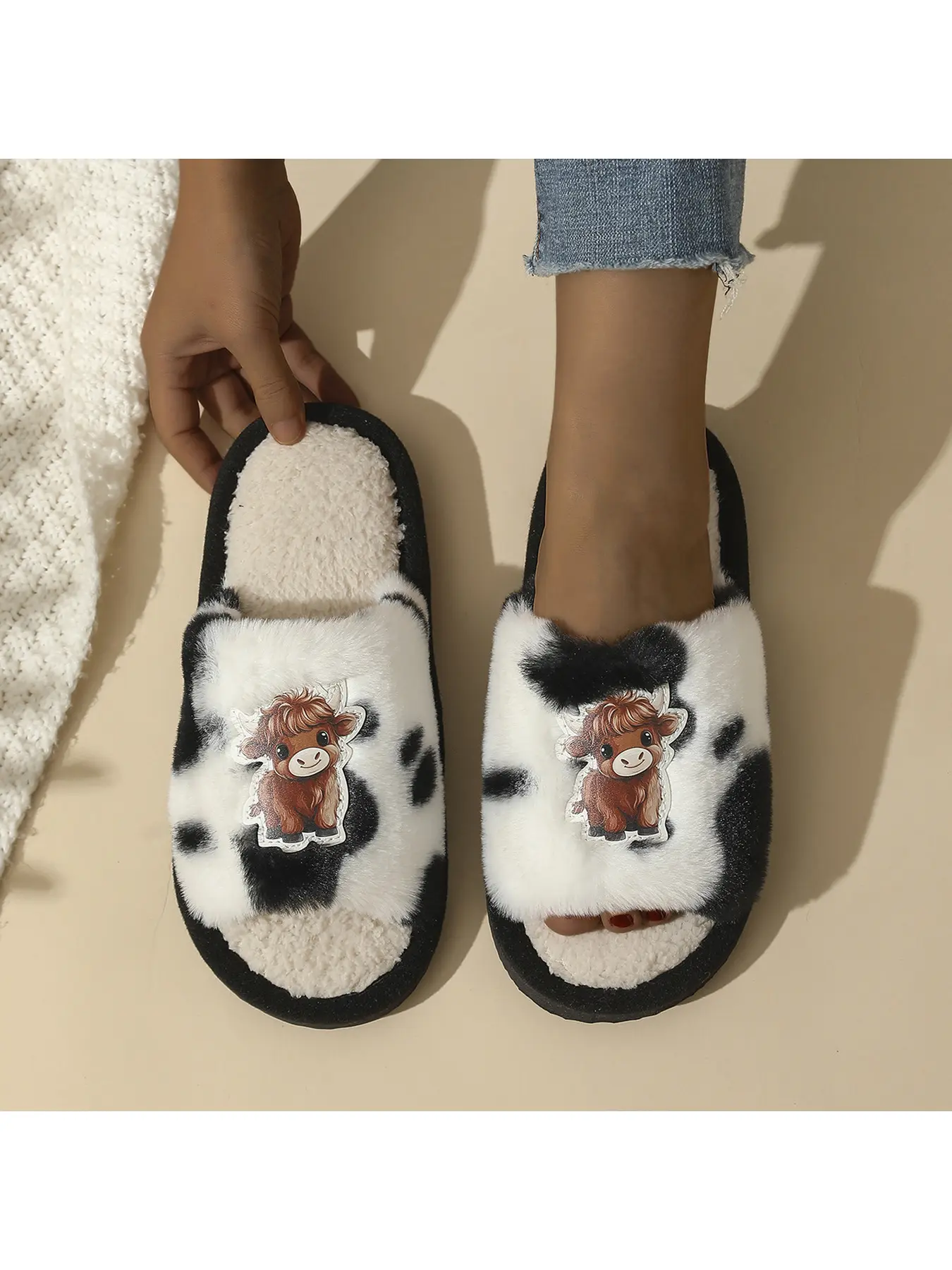 Cute Highland Cow Print Fluffy Open Toe Slippers for Women Soft Plush Cow Spotted House Slippers Warm Cozy Indoor Bedroom Footwear