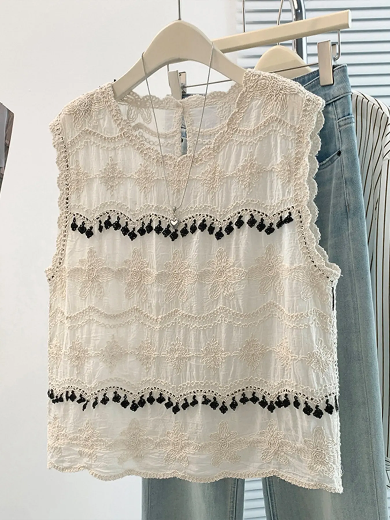Summer Women's Lace Trim Knitted Tank Top, Hollow Out Crochet Sleeveless Shirt, Elegant Outerwear Cami Inner Top, Stylish Summer Apparel