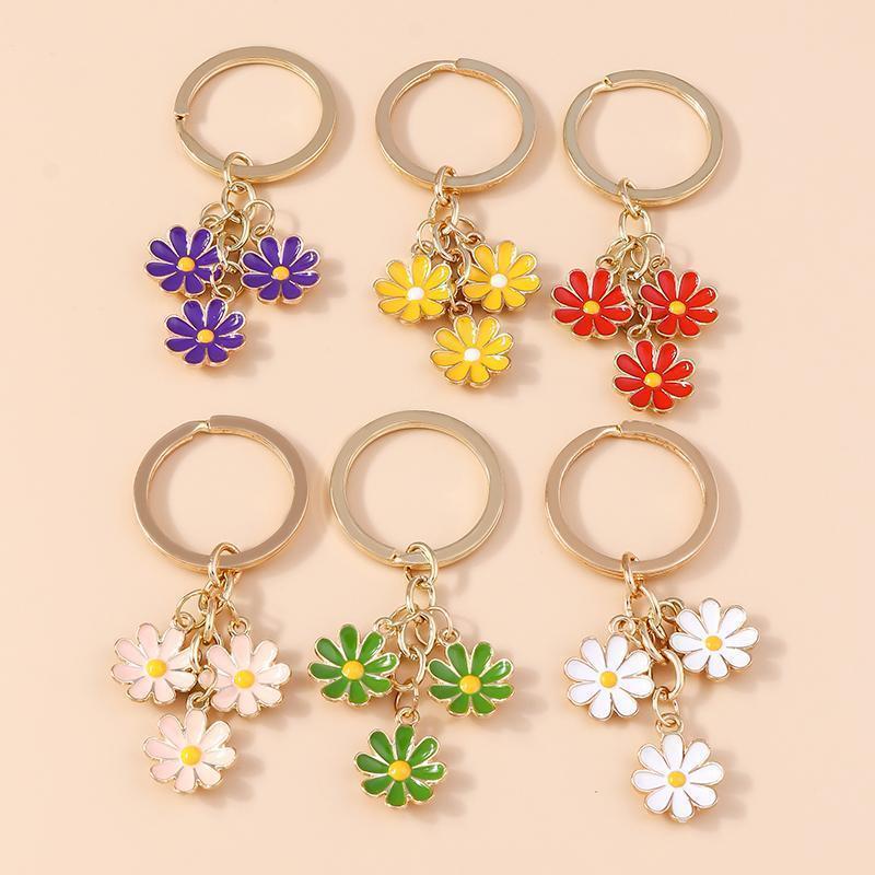 Cute Enamel Daisy Keychain Flower Keyring Pendants for Car Key Holder Women Girls Handbag Accessories Handmade Jewelry Gift
