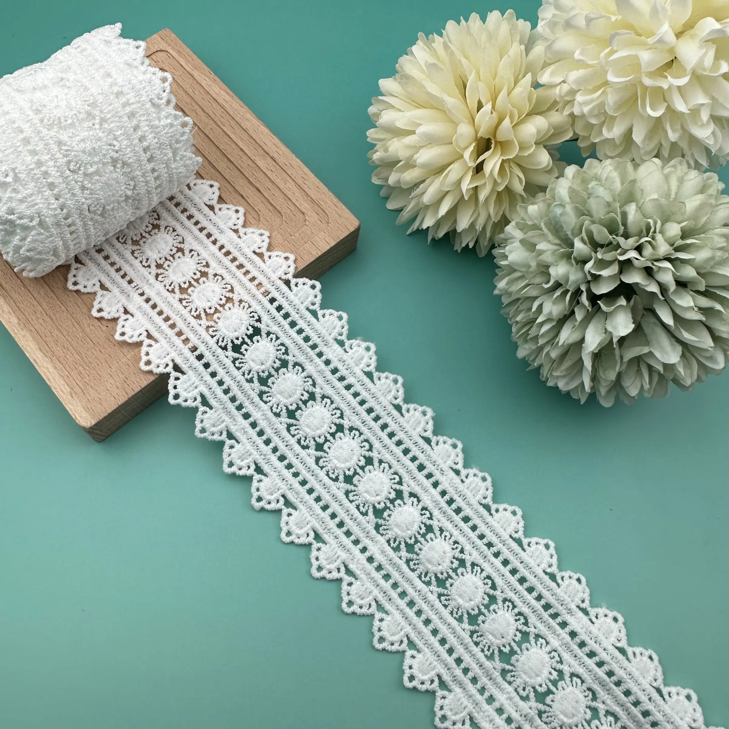 Vintage Floral Crochet Embroidered Lace Trim, Elegant Floral Lace, 2.2 Inch Wide, Crown Pattern Fabric Decor, Ideal for DIY Crafts, Scrapbooks, Gift Wrapping, Wedding Decoration